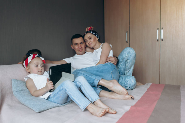 The story of a small family - Фото, зображення