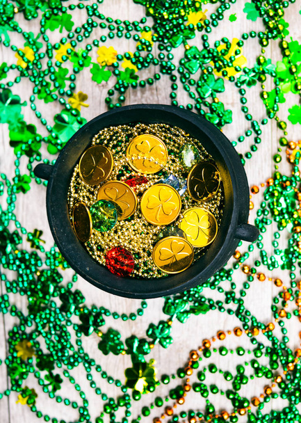 St. Patrick's Day Holiday Background With Pot Of Gold - Foto, Bild