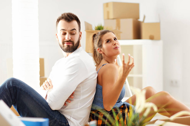 Happy adult couple moving out or in to new home - Foto, Imagen