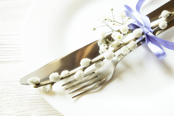 Easter laying table appointments, table setting options. Silverware, tableware items with festive decoration. Fork, knife and flowers. Happy easter holiday. - Zdjęcie, obraz