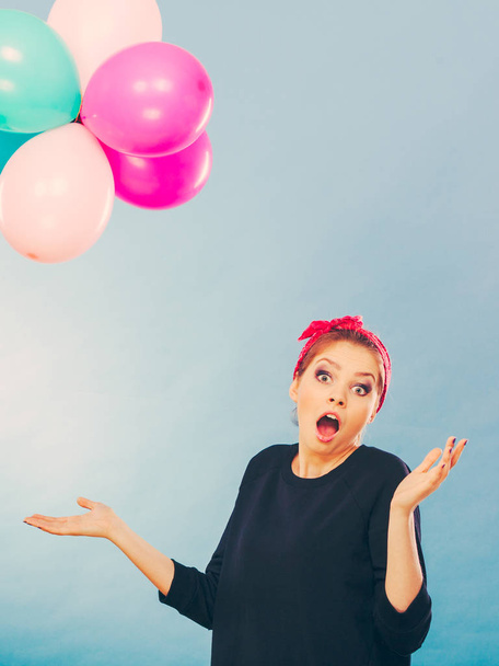Smiling crazy girl having fun with balloons. - Foto, Bild