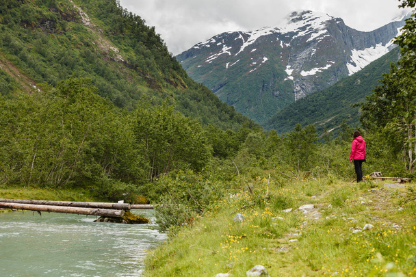 Tourist woman enjoying mountains landscape in Norway. - Fotografie, Obrázek