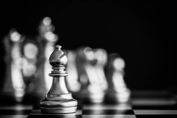 Strategia szachy bitwa Inteligencja wyzwanie gra na szachownicy. - Zdjęcie, obraz