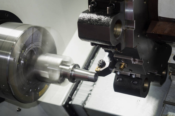 usinage de pièces automobiles par machine de tournage CNC
 - Photo, image