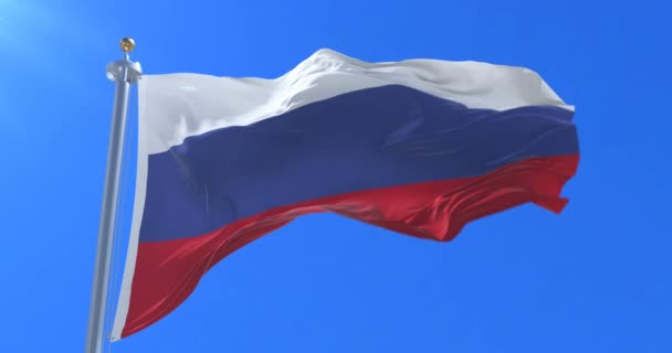 Russische Flagge weht im Wind mit blauem Himmel, Schleife - Filmmaterial, Video