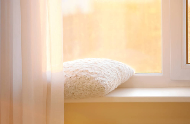 Soft pillow on windowsill - Foto, immagini