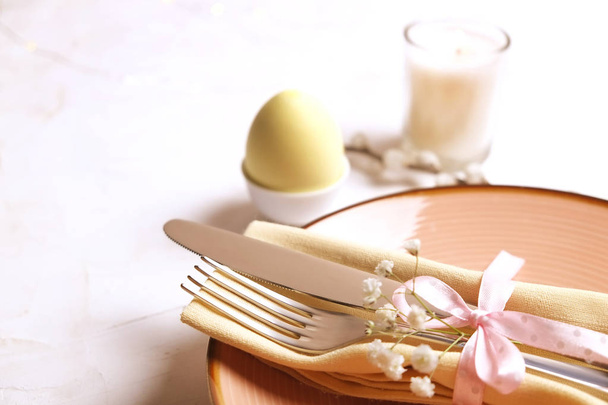 Easter laying table appointments, table setting options. Silverware, tableware items with festive decoration. Fork, knife and flowers. Happy easter holiday. - Valokuva, kuva