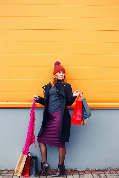Beautiful tired woman with shopping bags. - Foto, Bild