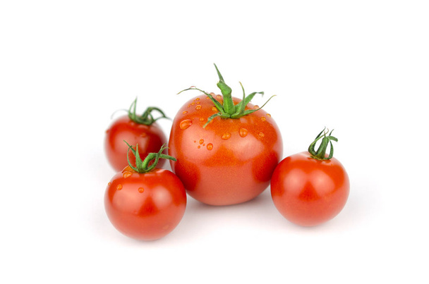 tomates ukrainiennes juteuses fraîches et mûres
  - Photo, image