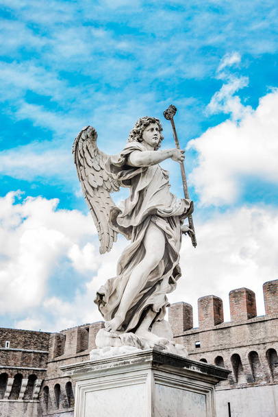 Santo Anjo com a Ponte Saint Angelo, Roma, Itália
 - Foto, Imagem