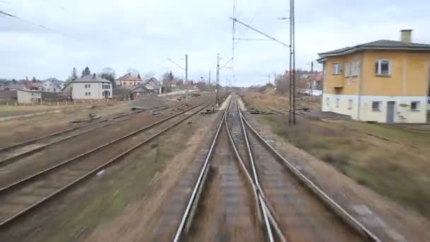 Coutry manzara ile çalışan tren yolu - Video, Çekim