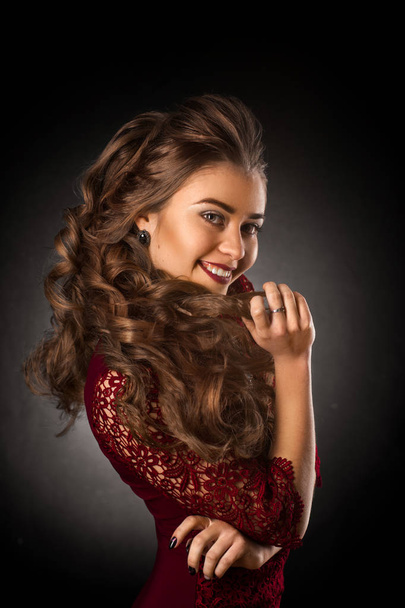 Charming young girl with beautiful curly hairstyle  - Fotoğraf, Görsel