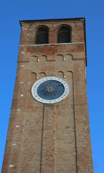 Tour de cloche avec chiffre romain
 - Photo, image