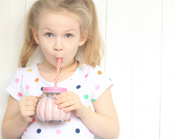 Beautiful girl drinking smoothie shake - Fotó, kép