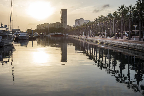  Porto vista, marina.Alicante, Espanha
. - Foto, Imagem