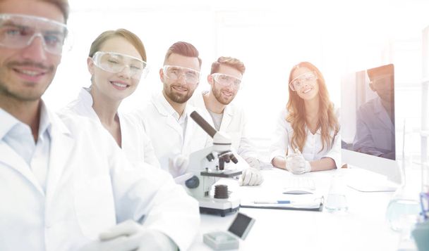 Male scientist and the team in the lab. - Foto, imagen