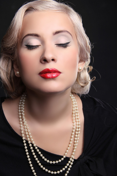 Retro woman portrait with red lips and blond hairstyle - Zdjęcie, obraz