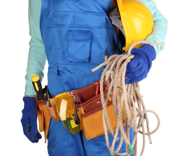 mannelijke bouwer in blauwe overalls met touw en helm geïsoleerd op wit - Fotoğraf, Görsel