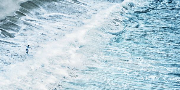 Sommerzeit schöne Wellen im Meer - Foto, Bild