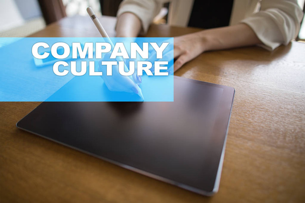 Testo della cultura aziendale sullo schermo virtuale. Business, tecnologia e internet concept
.  - Foto, immagini