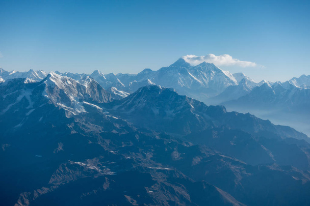 Robustes montagnes de l'Himalaya dans la lumière du matin
 - Photo, image