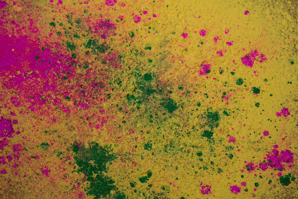Різнокольорова фарба Холі на стіні
 - Фото, зображення