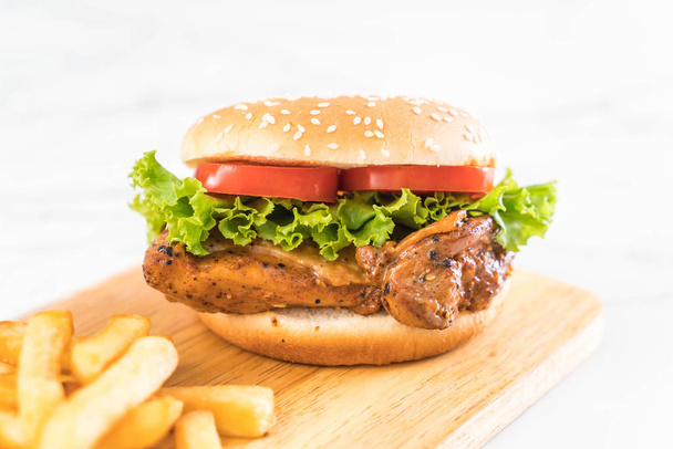 grilled chicken burger with french fries - Valokuva, kuva
