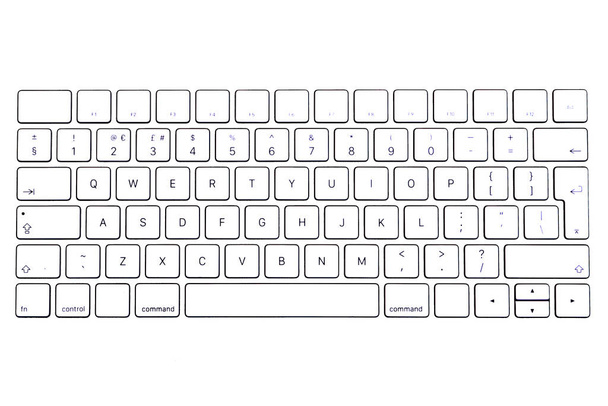 Белая клавиатура изолирована на белом фоне, беспроводная клавиатура, клавиатура
 - Фото, изображение