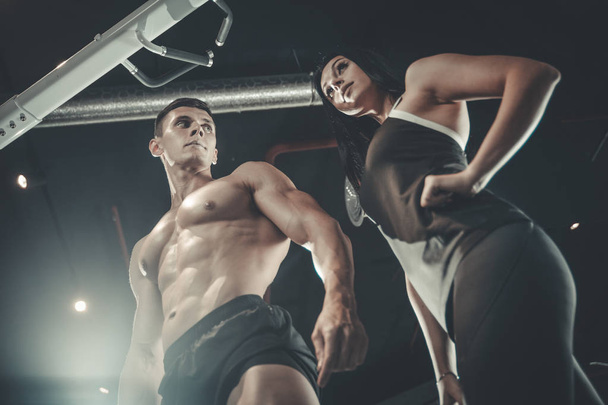 Model young man and woman working out in gy - Foto, immagini
