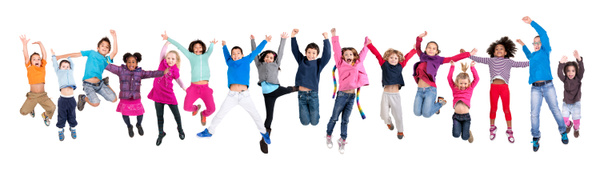 Lapset hyppäävät eristyksissä
 - Valokuva, kuva