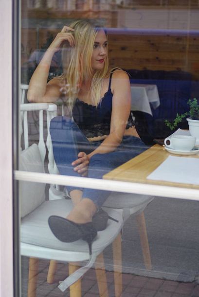 A beautiful blond girl in cafe - Foto, Imagem
