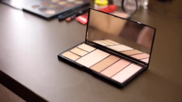 Close up van make-up borstel overgang eye shadows - Video