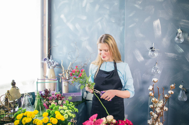 Caucasian woman making order, working process with flowers - Photo, image
