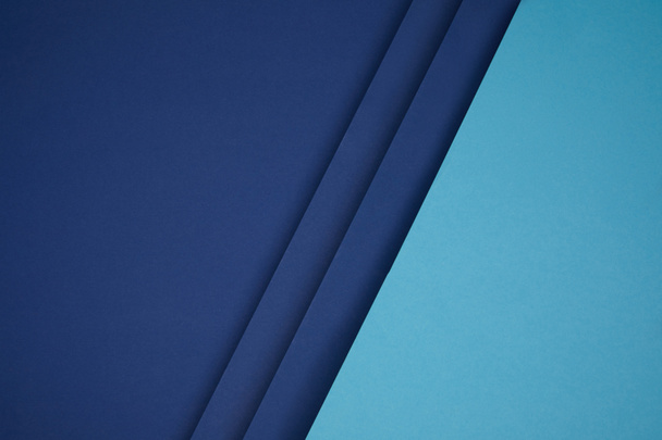 暗いと明るいブルーの幾何学的な用紙の背景  - 写真・画像