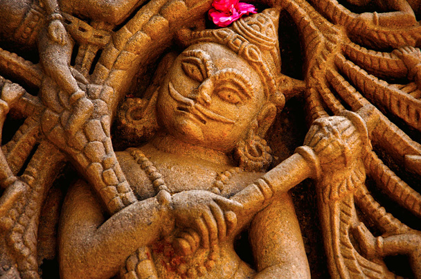 idole sculptée sur le mur extérieur, Hatkeshwar Mahadev, temple du XVIIe siècle, la divinité familiale des brahmanes Nagar. Vadnagar
 - Photo, image