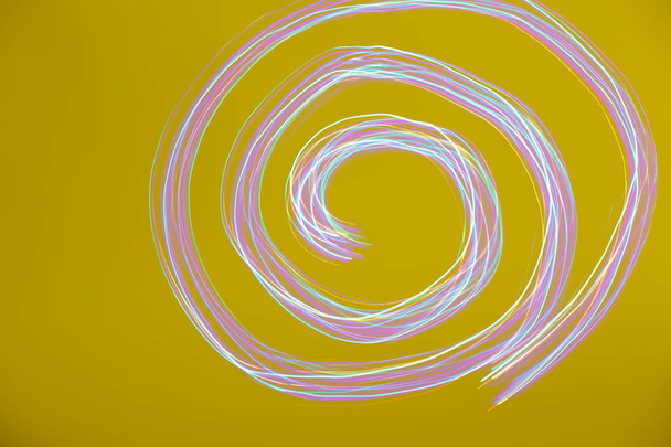Een kleurrijke whirlpool van licht - Foto, afbeelding