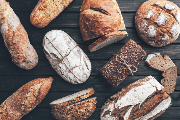 Delicious fresh bread on wooden background - Zdjęcie, obraz