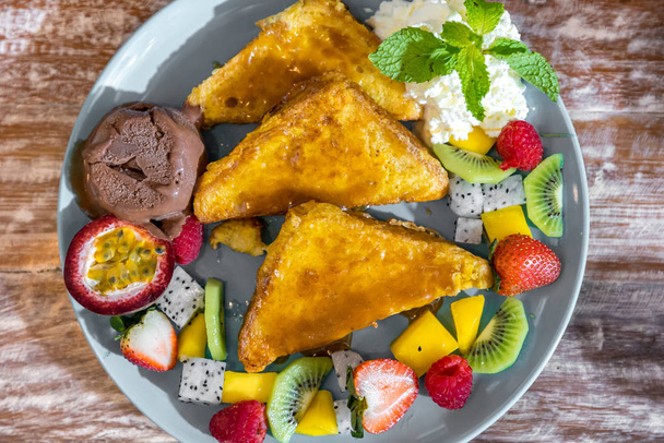 French toast served with exotic tropical fruit with ice cream gelato - Photo, Image