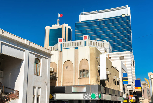 Edificios típicos en el centro de Manama, Bahréin
 - Foto, imagen