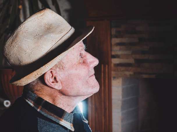 Very old man in hat portrait. Grandfather. Aged, elderly, loneliness, senior with a small number of teeth. Face of man sitting alone. - Foto, immagini