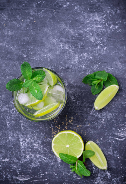 Mojito cocktail with lime and mint - 写真・画像