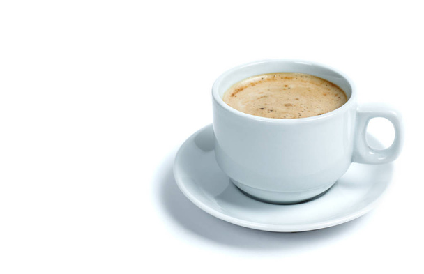 Ένα φλιτζάνι καφέ σε λευκό φόντο - Φωτογραφία, εικόνα