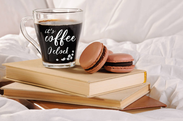 Reggel csésze kávé és sütemény Macaroons - Fotó, kép