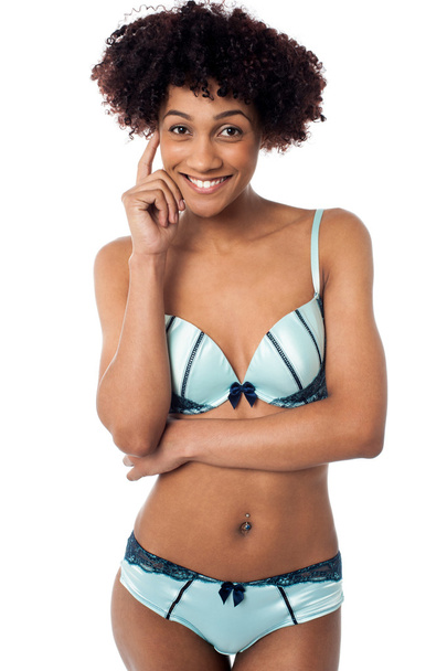 Sensuous young woman in bikini - Foto, afbeelding