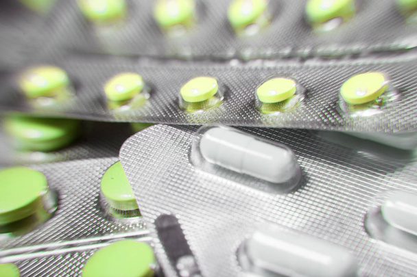 Farmaci farmaceutici e pillole in confezioni
 - Foto, immagini