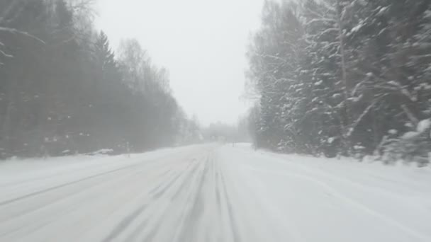auto sníh podzim zimní silnice - Záběry, video