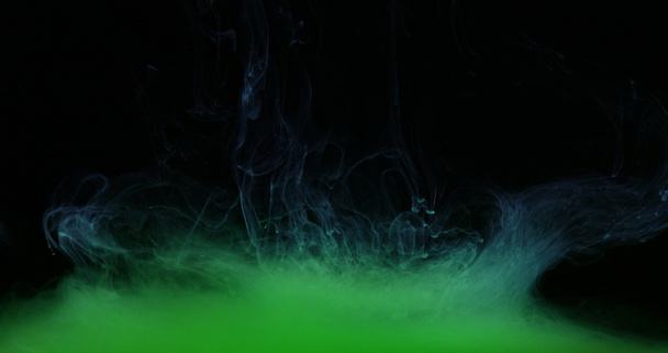 Yeşil mürekkep renklerini su sıvı sanat oluşturma şekilleri - Fotoğraf, Görsel