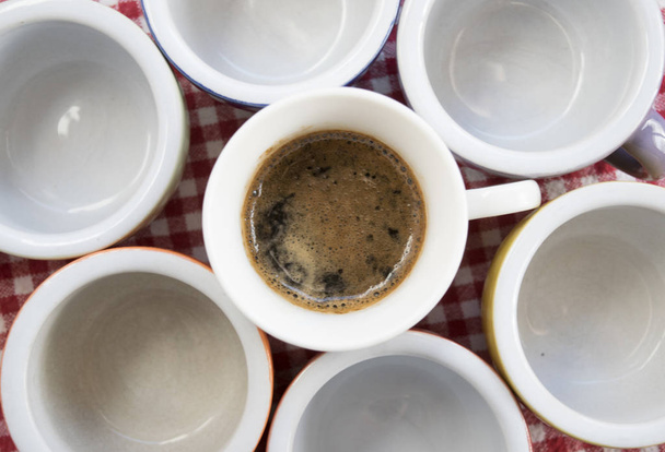 vista superior de pequeñas tazas de café
 - Foto, imagen
