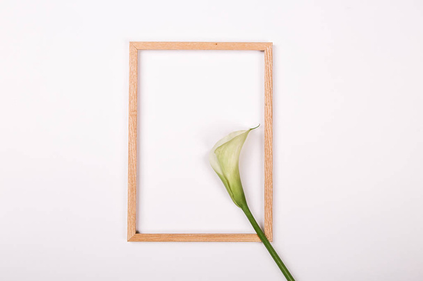 Blank notebook free flowers on white background - Zdjęcie, obraz