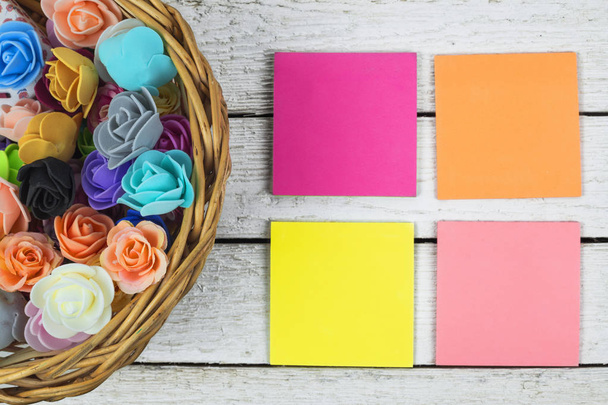 Basket flowers and empty paper sticky notes for text - Photo, Image